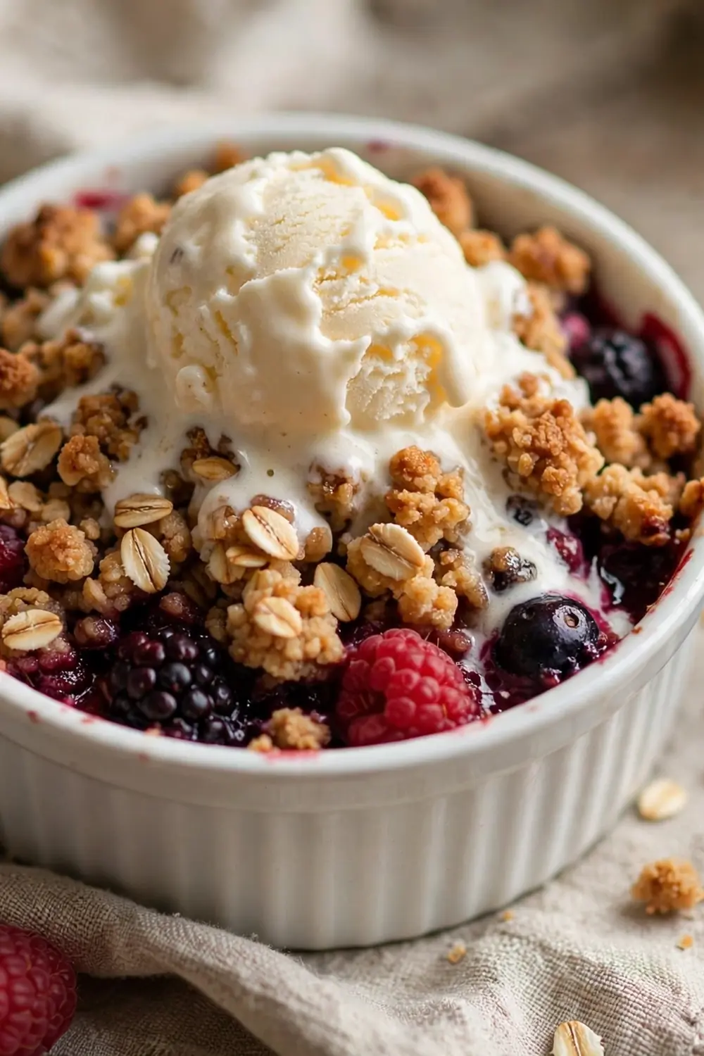 Mixed berry oat crumble